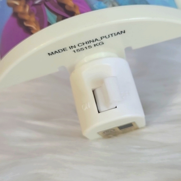 Disney Frozen Elsa & Anna Plug In Night Light - Picture 5 of 13